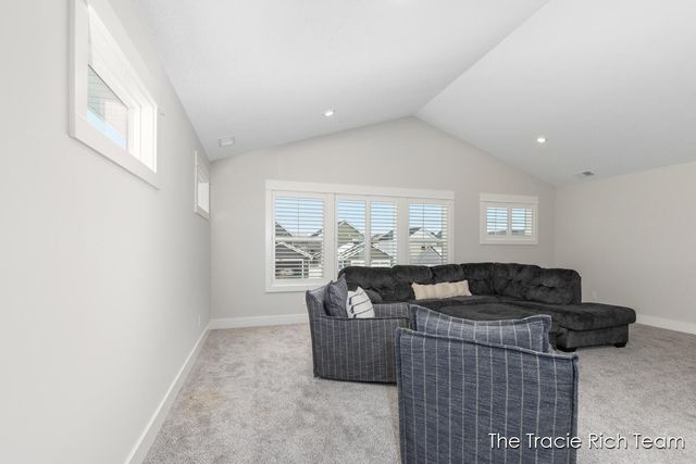 6634 N Square Lane, Rockford, MI 49341