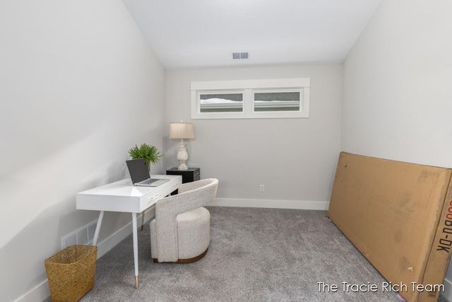 6634 N Square Lane, Rockford, MI 49341