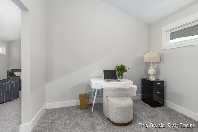 6634 N Square Lane, Rockford, MI 49341