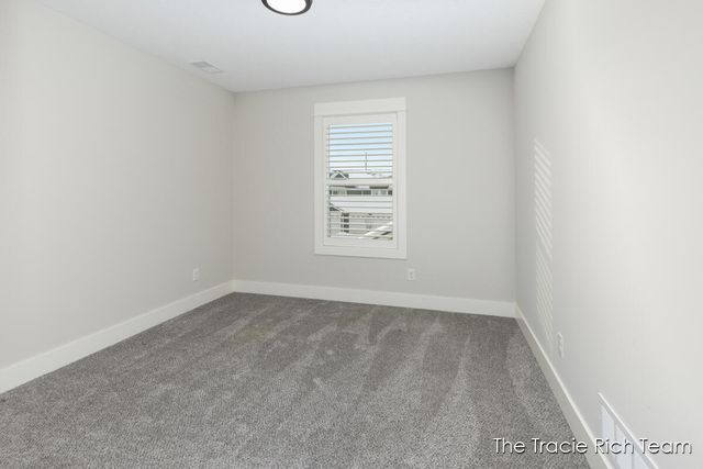 6634 N Square Lane, Rockford, MI 49341