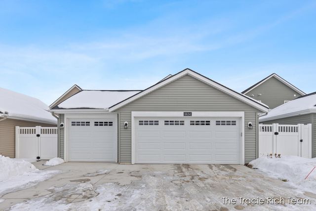 6634 N Square Lane, Rockford, MI 49341