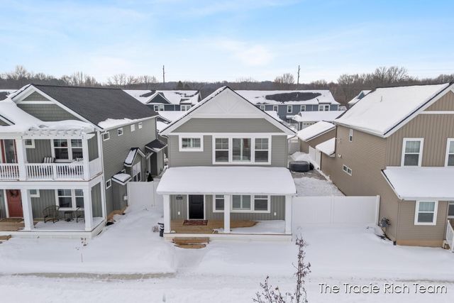 6634 N Square Lane, Rockford, MI 49341