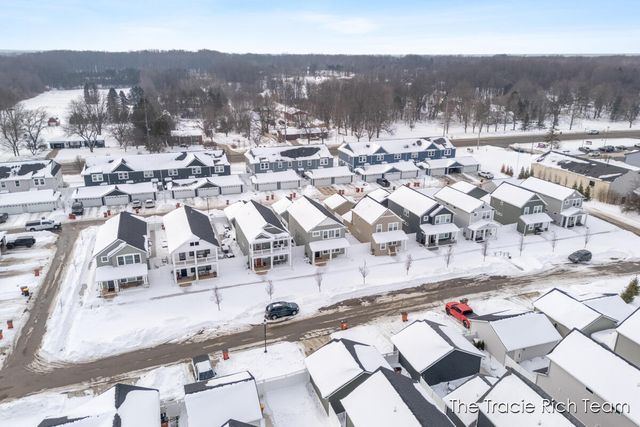 6634 N Square Lane, Rockford, MI 49341