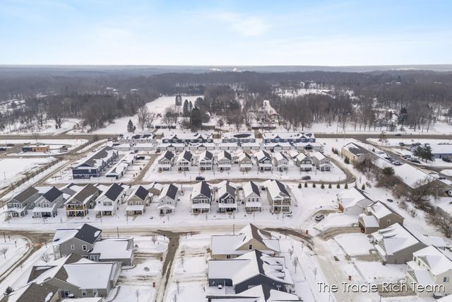 6634 N Square Lane, Rockford, MI 49341