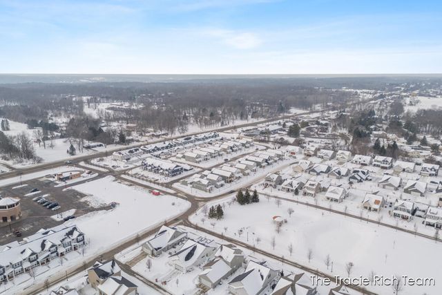 6634 N Square Lane, Rockford, MI 49341