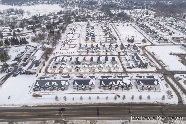 6634 N Square Lane, Rockford, MI 49341