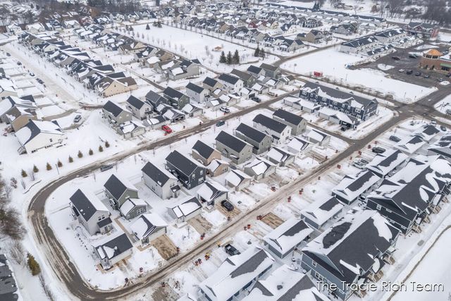 6634 N Square Lane, Rockford, MI 49341