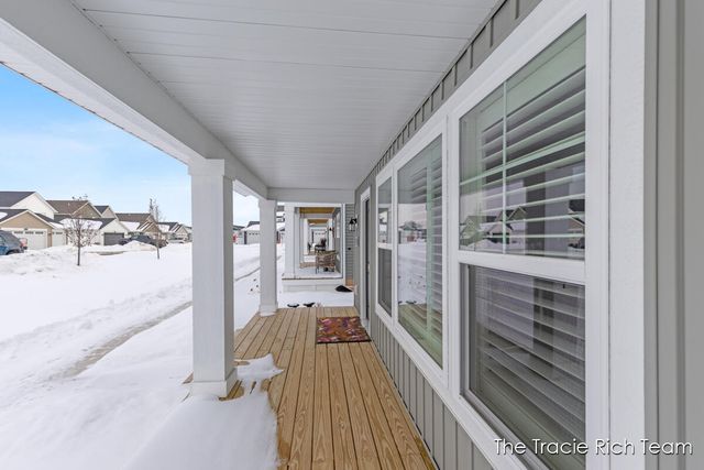 6634 N Square Lane, Rockford, MI 49341