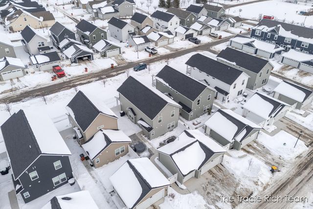 6634 N Square Lane, Rockford, MI 49341