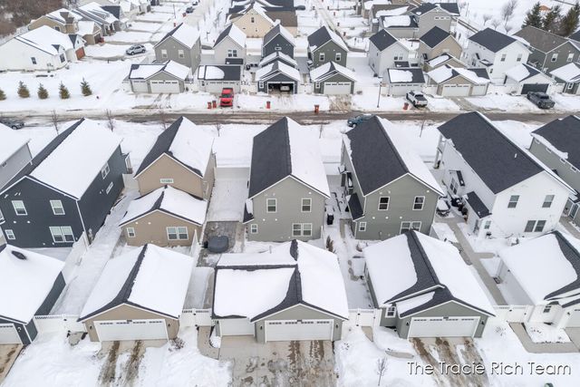 6634 N Square Lane, Rockford, MI 49341