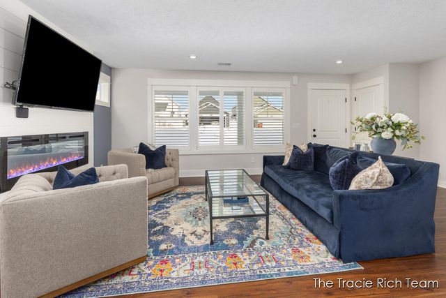 6634 N Square Lane, Rockford, MI 49341