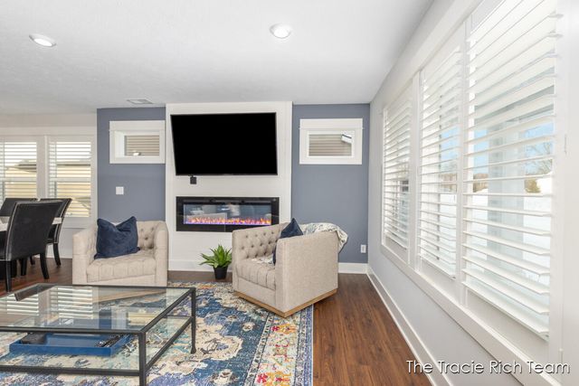 6634 N Square Lane, Rockford, MI 49341