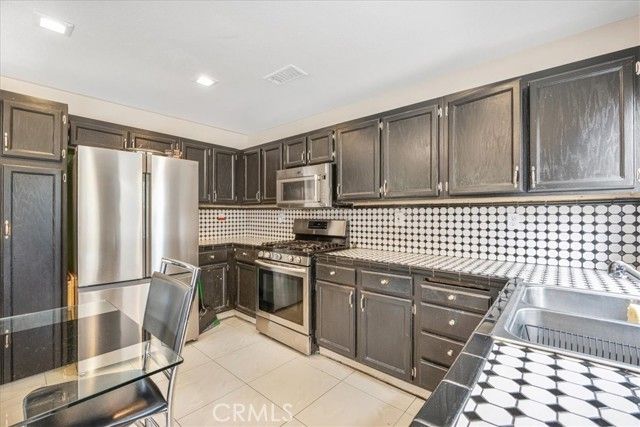 507 Coudures Way, Perris, CA 92571