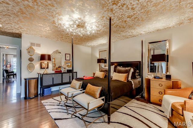 584 Sunbridge Drive, Chesterfield, MO 63017