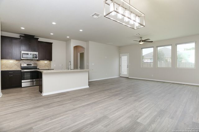 7922 BEARCAT FLD, San Antonio, TX 78253