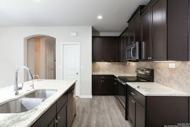 7922 BEARCAT FLD, San Antonio, TX 78253