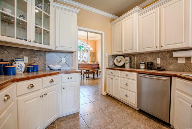 6901 Gap Point Circle, Sherwood, AR 72120