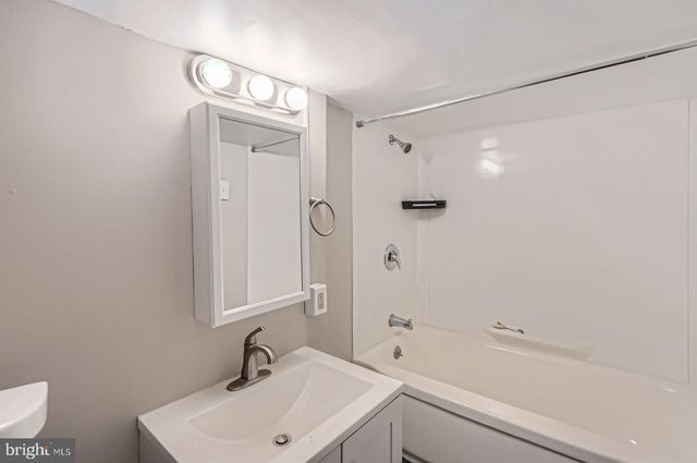 2710 THE ALAMEDA, Baltimore, MD 21218