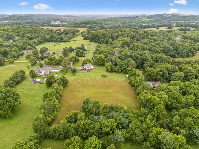2758 Standing Oak Dr, Thompsons Station, TN 37179