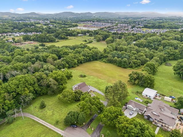 2758 Standing Oak Dr, Thompsons Station, TN 37179
