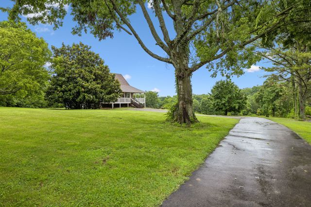 2758 Standing Oak Dr, Thompsons Station, TN 37179