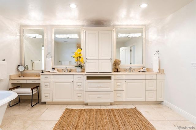 850 S Saint Paul Street, Denver, CO 80209