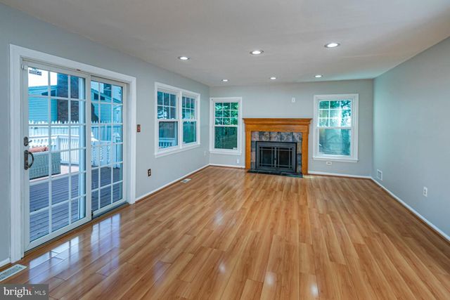 9 CHIPWOOD LN, North Brunswick, NJ 08902