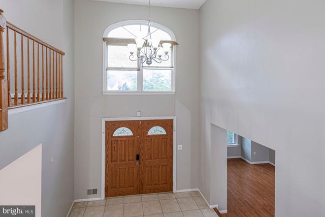 9 CHIPWOOD LN, North Brunswick, NJ 08902