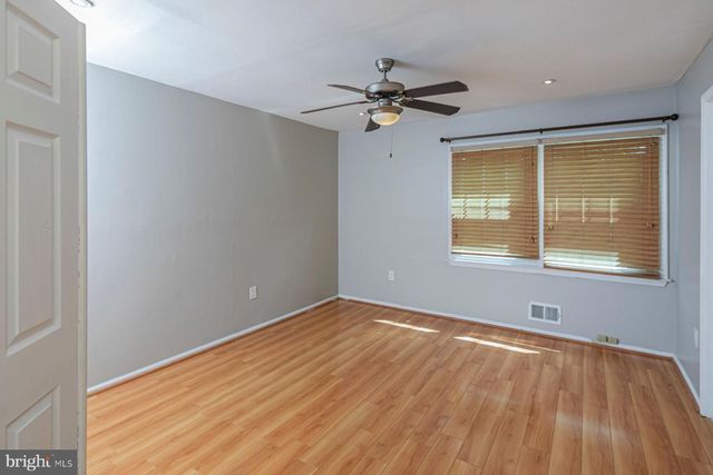 9 CHIPWOOD LN, North Brunswick, NJ 08902