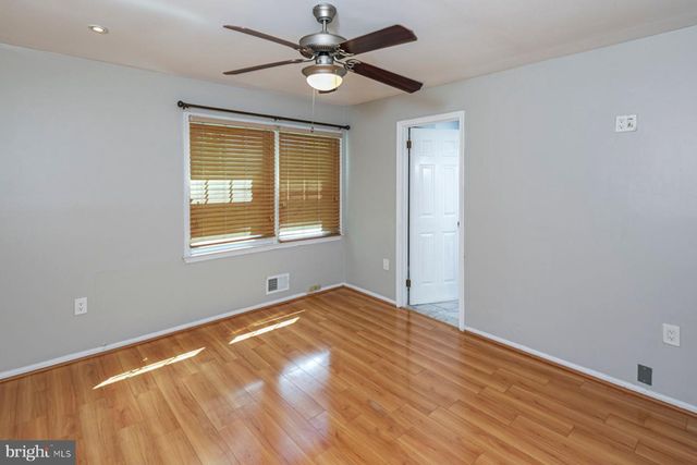 9 CHIPWOOD LN, North Brunswick, NJ 08902
