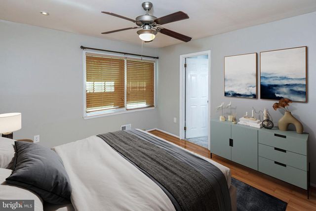 9 CHIPWOOD LN, North Brunswick, NJ 08902