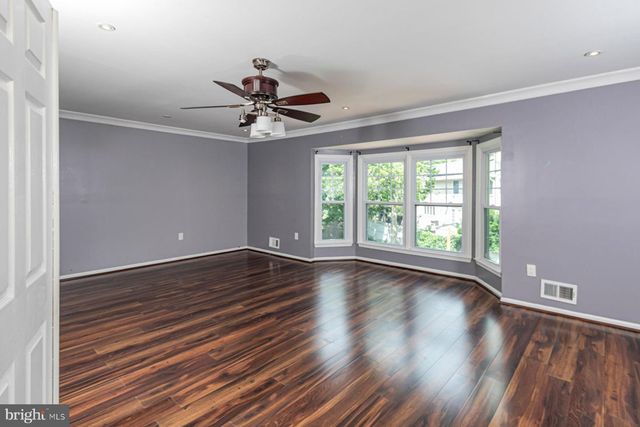 9 CHIPWOOD LN, North Brunswick, NJ 08902