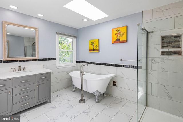 9 CHIPWOOD LN, North Brunswick, NJ 08902