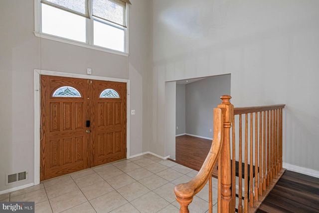 9 CHIPWOOD LN, North Brunswick, NJ 08902