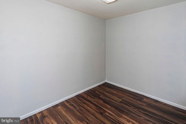 9 CHIPWOOD LN, North Brunswick, NJ 08902