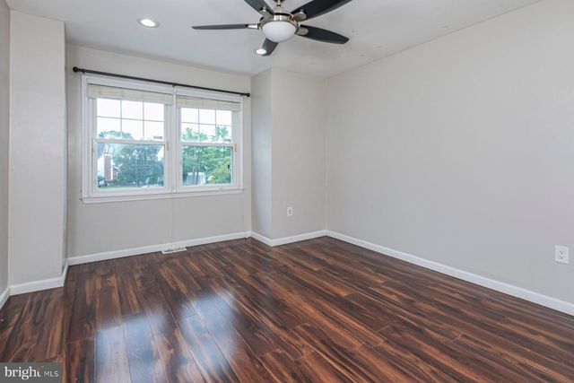 9 CHIPWOOD LN, North Brunswick, NJ 08902