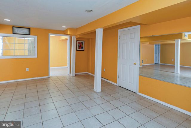 9 CHIPWOOD LN, North Brunswick, NJ 08902