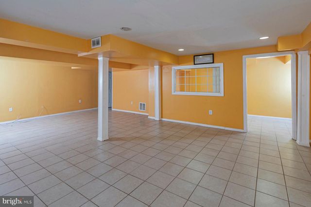 9 CHIPWOOD LN, North Brunswick, NJ 08902