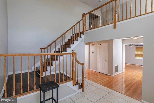 9 CHIPWOOD LN, North Brunswick, NJ 08902