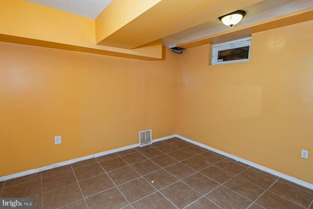 9 CHIPWOOD LN, North Brunswick, NJ 08902