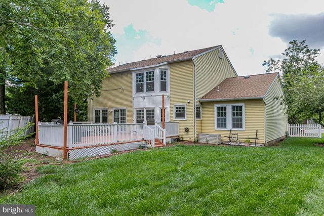 9 CHIPWOOD LN, North Brunswick, NJ 08902