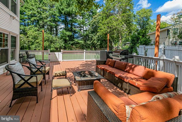 9 CHIPWOOD LN, North Brunswick, NJ 08902