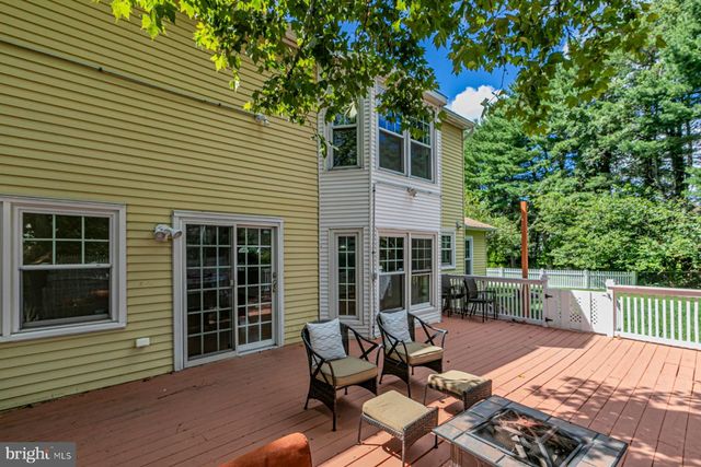9 CHIPWOOD LN, North Brunswick, NJ 08902