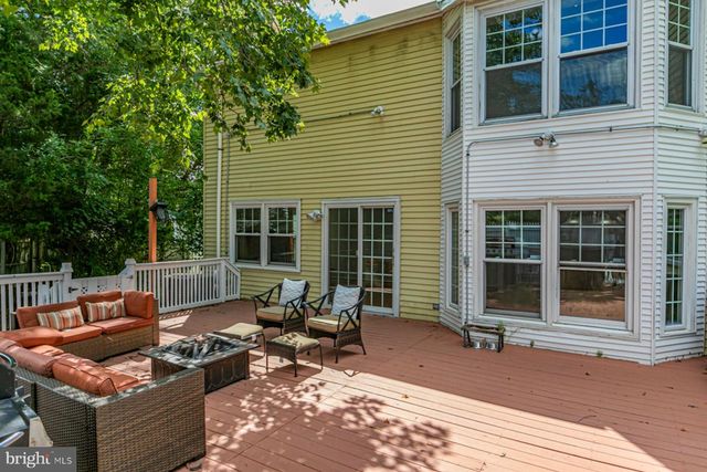 9 CHIPWOOD LN, North Brunswick, NJ 08902