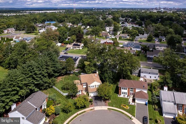 9 CHIPWOOD LN, North Brunswick, NJ 08902
