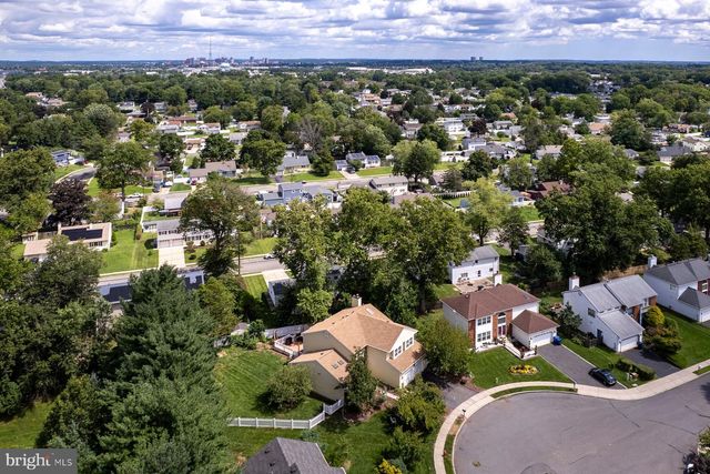 9 CHIPWOOD LN, North Brunswick, NJ 08902