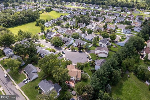 9 CHIPWOOD LN, North Brunswick, NJ 08902