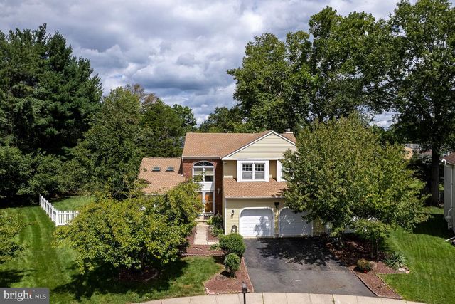 9 CHIPWOOD LN, North Brunswick, NJ 08902