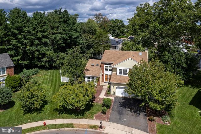 9 CHIPWOOD LN, North Brunswick, NJ 08902