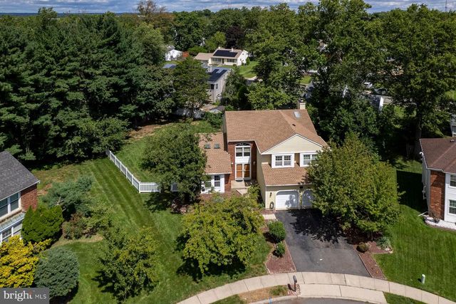 9 CHIPWOOD LN, North Brunswick, NJ 08902